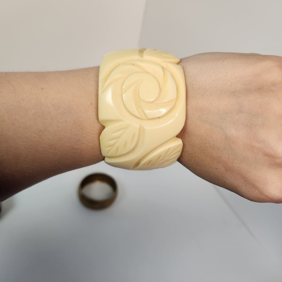 Vintage Brass Wood Bangle Bracelet Set Floral Roses Boho Bohemian Jewlery 1970s - Picture 3 of 10